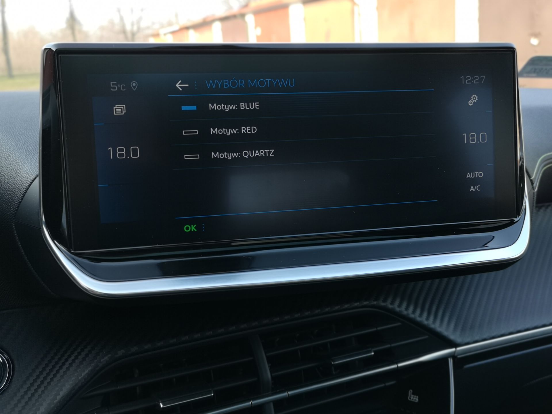 Peugeot 208 GT Line: wirtualne zegary 3D oraz obsługa systemu 27