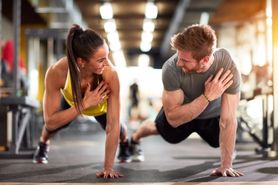 Ćwiczenia na ramiona - trening na biceps, ciężarki, zestaw ćwiczeń dla początkujących