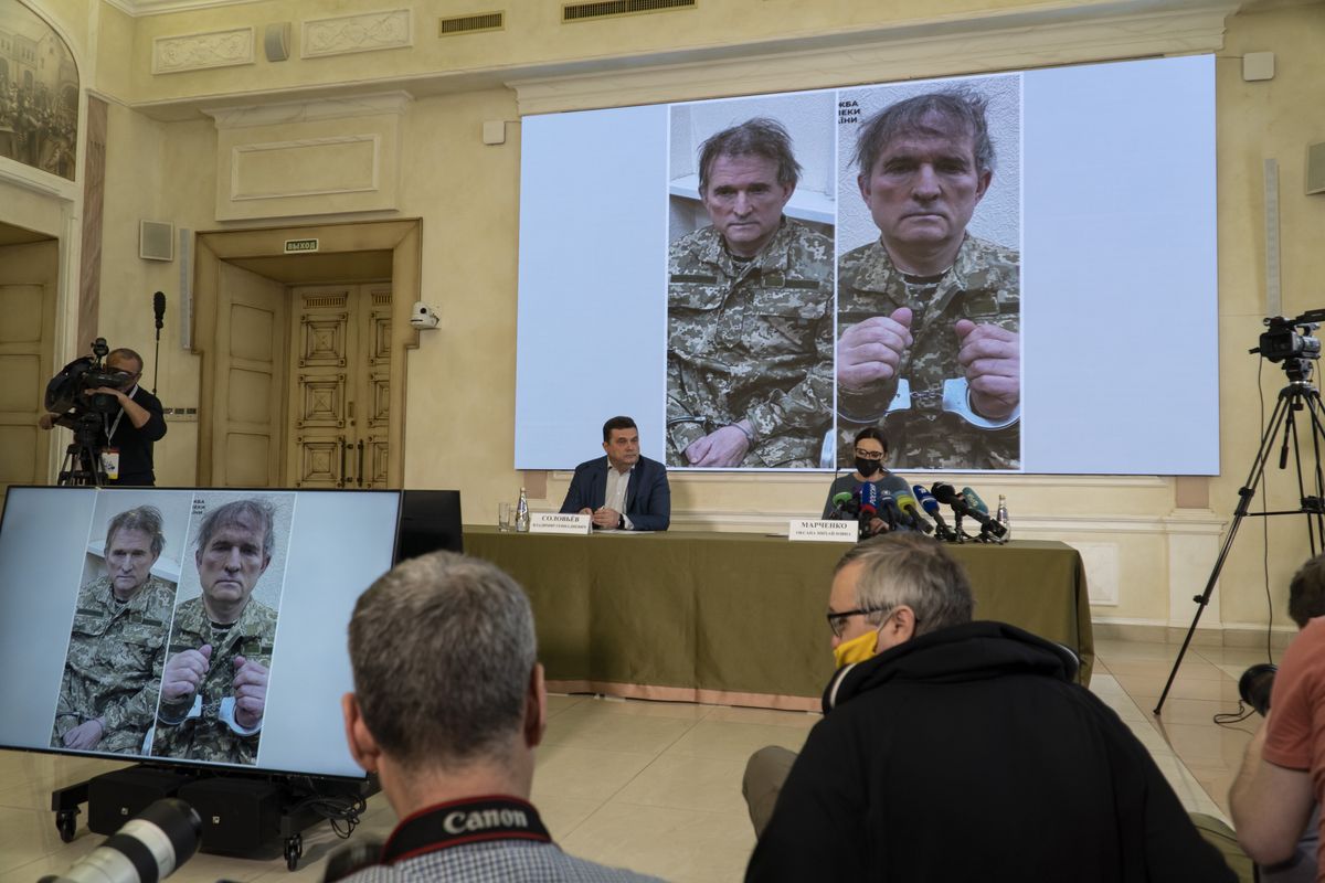 MOSCOW, RUSSIA - APRIL 15: Oksana Marchenko, wife of arrested fugitive oligarch and Russian President Vladimir Putin's close friend Viktor Medvedchuk, holds a press conference to call support from politicians for her husband's release in Moscow, Russia on April 15, 2022. (Photo by Evgenii Bugubaev/Anadolu Agency via Getty Images)