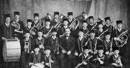 Jak chłopi z Czerniejowa stworzyli własną orkiestrę. Niezwykła historia z 1906 roku