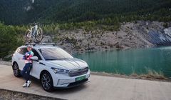 Škoda z kolarką Kasią Niewiadomą promuje elektryczne auta