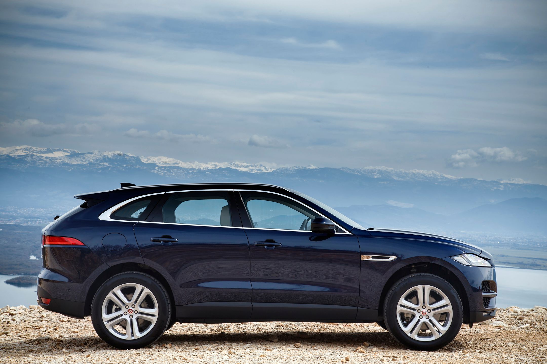 Jaguar F-Pace 2