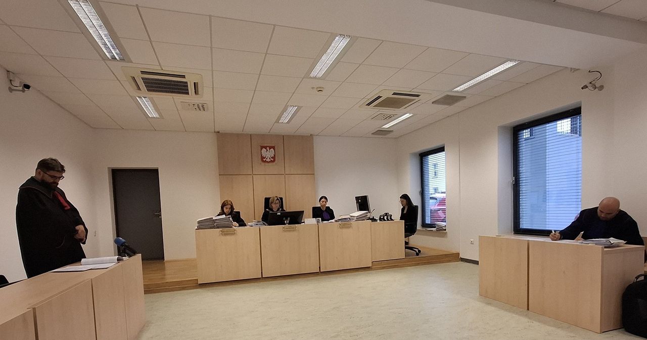 Białystok: Prokurator przegrał sprawę w sądzie administracyjnym. Skarżył pozwolenie na budowę bloku. W tle sprawa przycięcia korony dębu