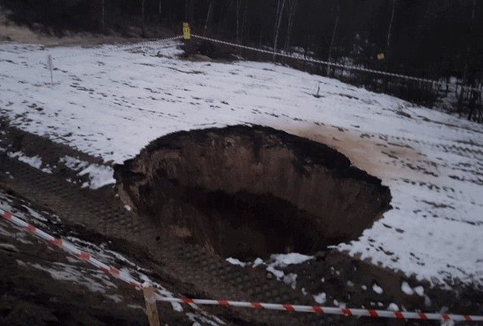 Kolejne zapadlisko w Małopolsce. Obwodnica Bolesławia zamknięta