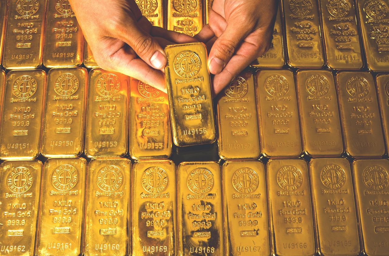 Ceny złota biją rekordy. Słaby dolar to niejedyny powód