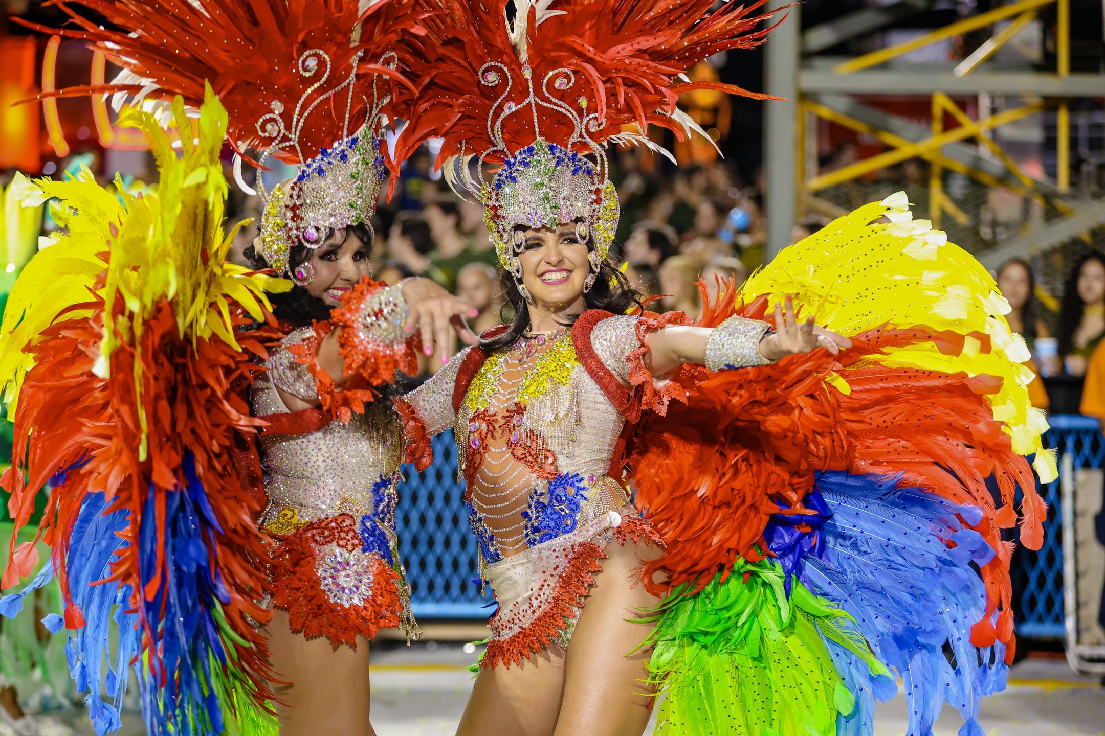Choć stroje nie były wykończone, czułyśmy się jak kolorowe ptaki