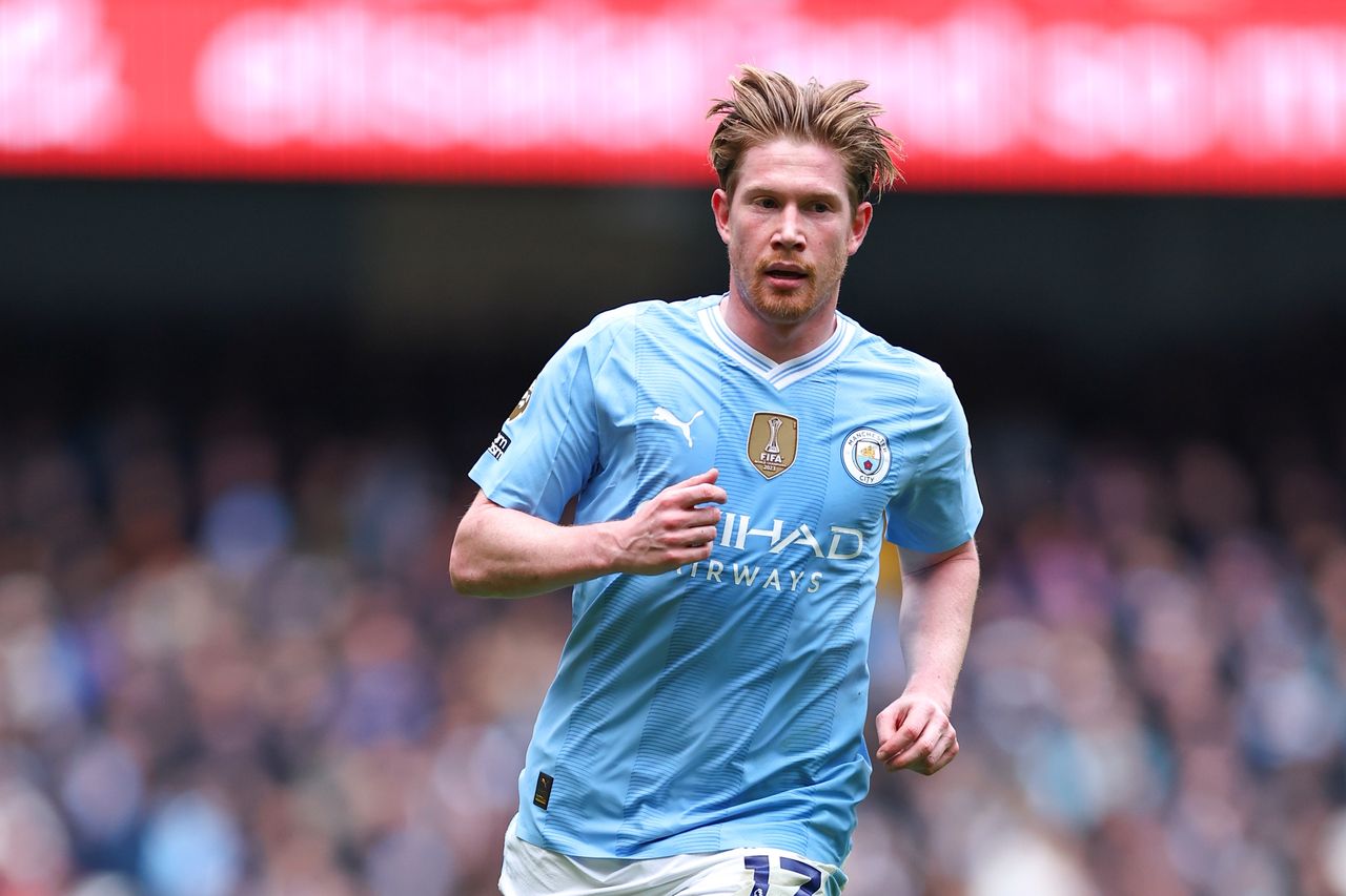 MANCHESTER, ENGLAND - FEBRUARY 10: Kevin De Bruyne of Manchester City during the Premier League match between Manchester City and Everton FC at Etihad Stadium on February 10, 2024 in Manchester, England. (Photo by Robbie Jay Barratt - AMA/Getty Images)