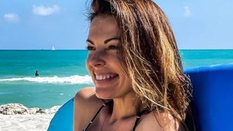 Katarzyna Glinka wije się w bikini na plaży w Miami. Fani zachwalają: "Pani to jak wino" (FOTO)