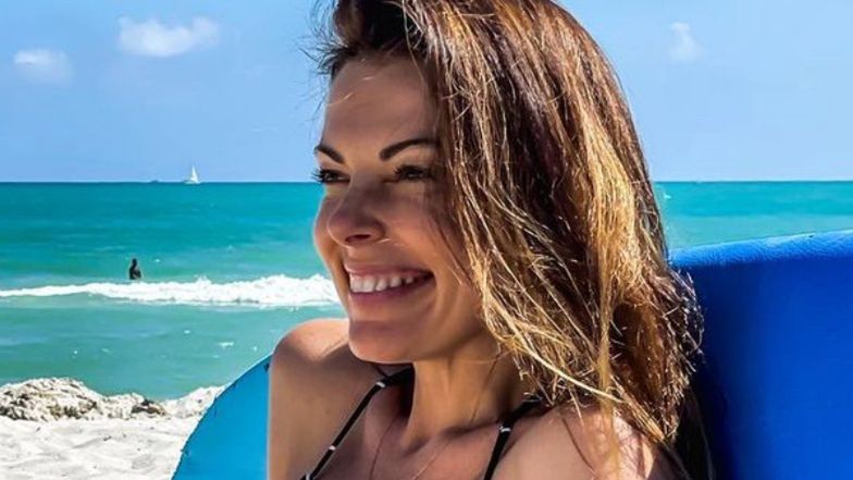 Katarzyna Glinka wije się w bikini na plaży w Miami. Fani zachwalają: "Pani to jak wino" (FOTO)