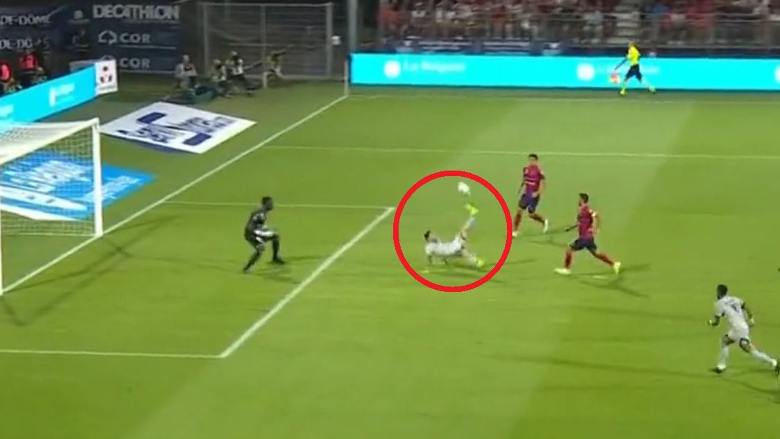 Twitter / Eleven Sports / Na zdjęciu: przewrotka Messiego