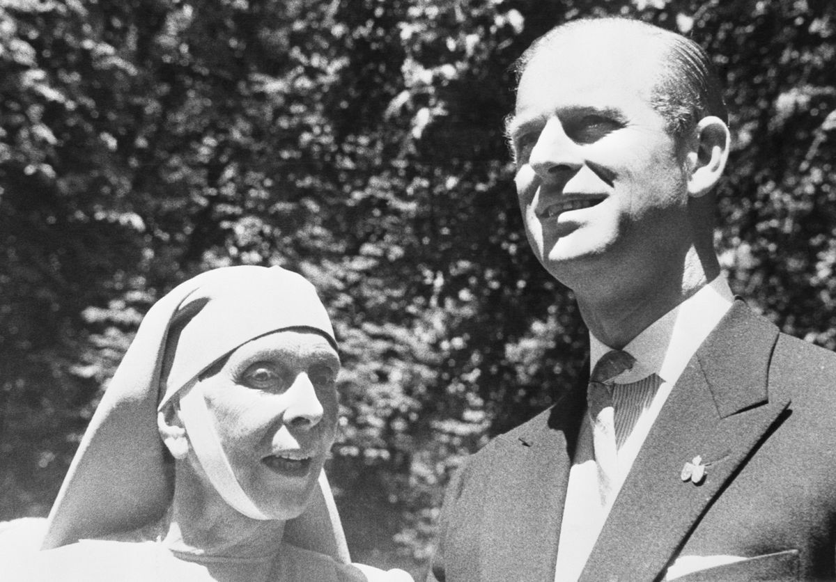 Księżna Alicja z synem Filipem, zdjęcie zrobiono w 1957 r.