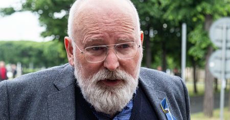 Timmermans do Kremla: zatrzymajcie wojnę na Ukrainie, nie podzielicie nas