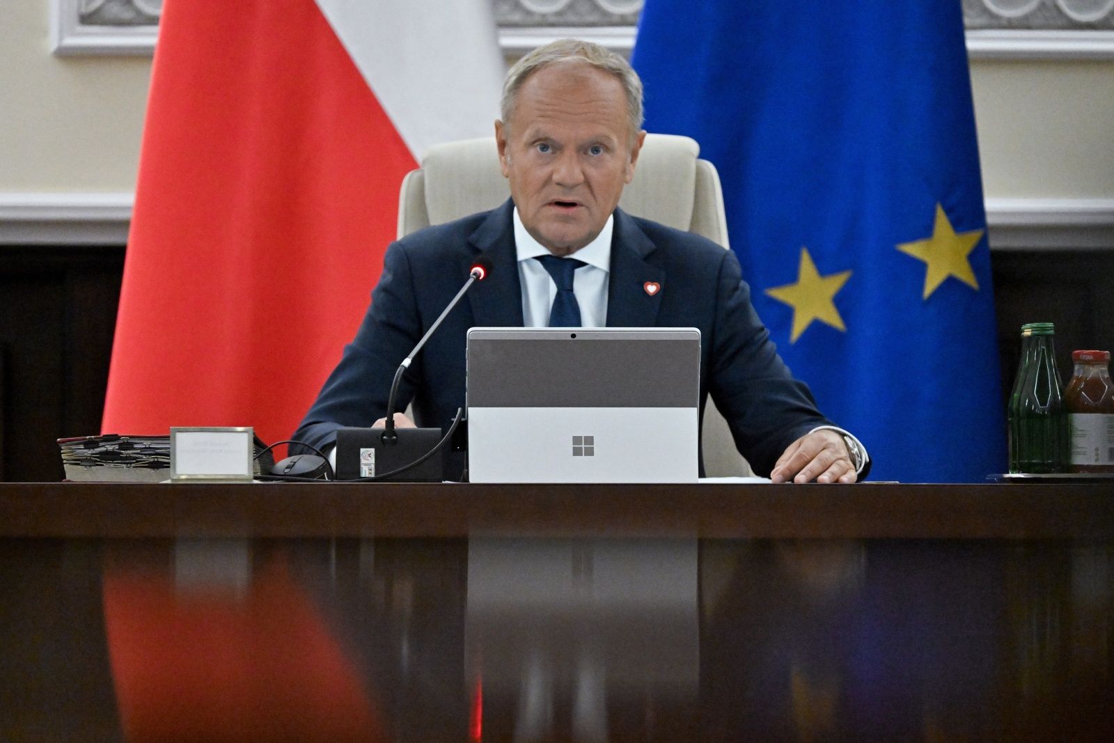 Tusk błaga prezydenta Nawrockiego o przyspieszenie strategicznych inwestycji