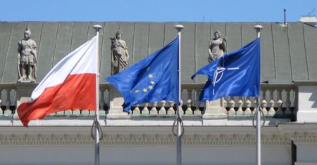 GIS zezwolił na sprowadzanie do Polski urn z prochami zmarłych za granicą