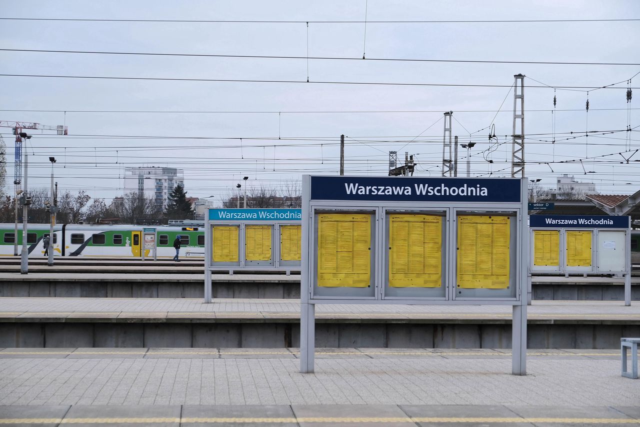 Warszawa. Awaria sieci trakcyjnej. Duże opóźnienia w kursowaniu pociągów