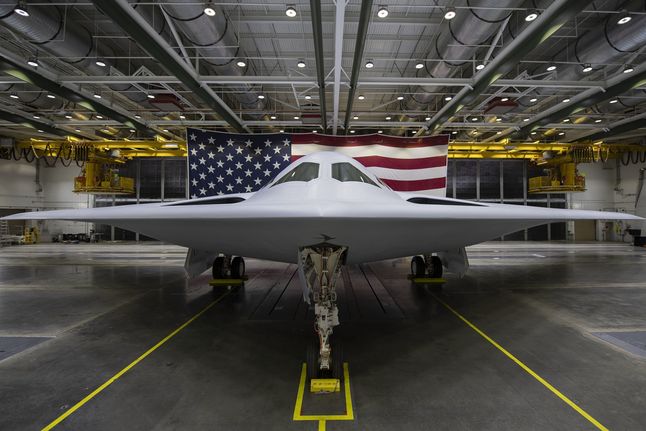 Zdjęcie z prezentacji najnowszego amerykańskiego bombowca B-21 Raider