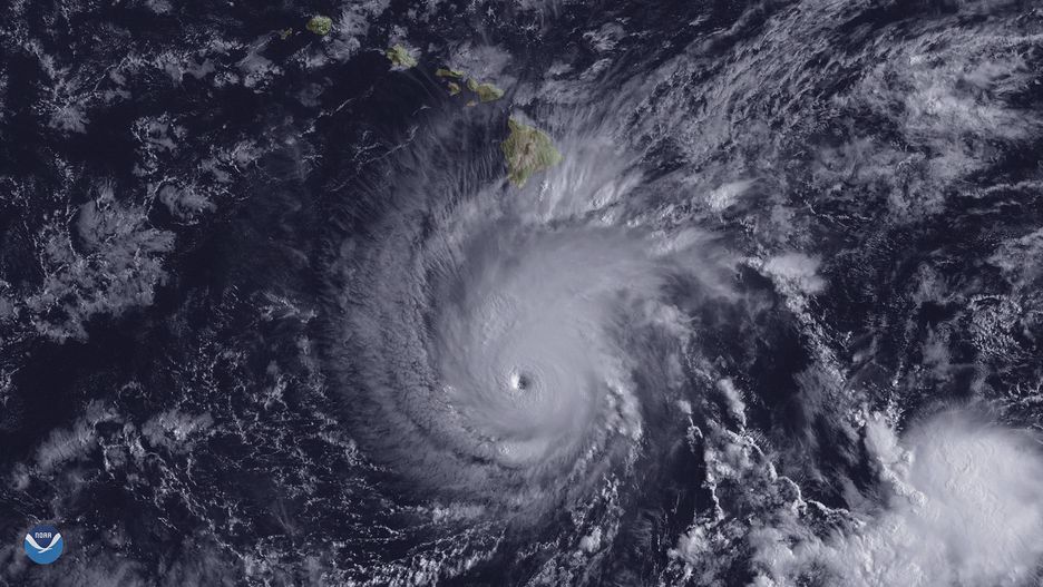 Hurricane Lane Bears Down on the Hawaiian Islands
The state of Hawaii faces a significant threat from powerful Hurricane Lane, which is expected to track northward toward the islands by the end of this week. This image from the GOES-15 satellite shows Hurricane Lane, with a well-defined eye, positioned about 300 miles south of Hawaii's Big Island at 2 p.m. ET on August 22, 2018. Lane briefly reached Category 5 intensity early Wednesday, with sustained winds of 160 mph, before weakening slightly to a high-end Category 4 storm. Photo by NOAA/UPI Photo via Newscom
Dostawca: PAP/Newscom
NOAA
huragan, Lane, News, Weather, Hurricane, Pacific Ocean, Hawaiian Islands