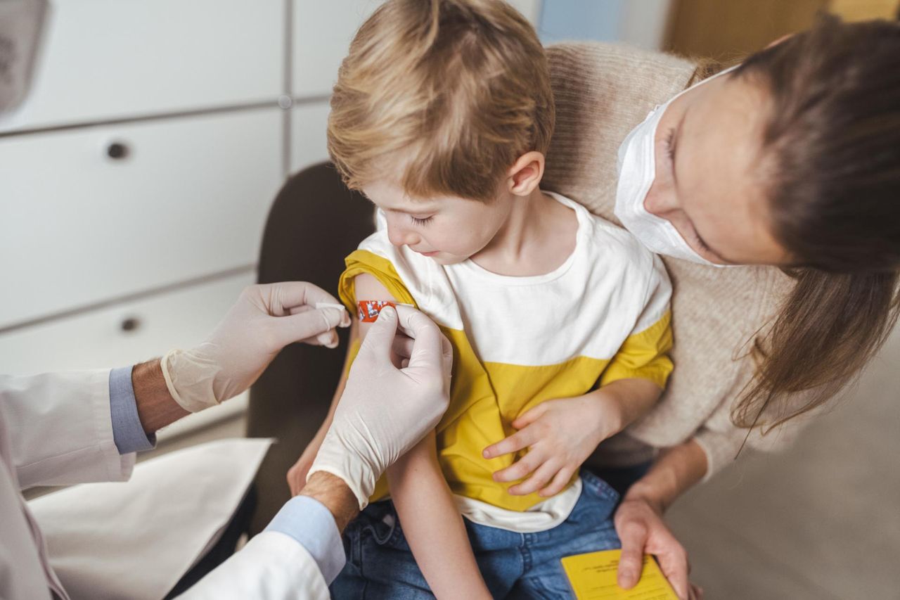 Autyzm pojawia się po szczepieniu? Jest analiza WHO