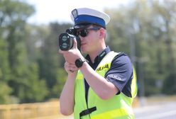 Ostrzegał przed kontrolą prędkości. Zamigał światłami policji