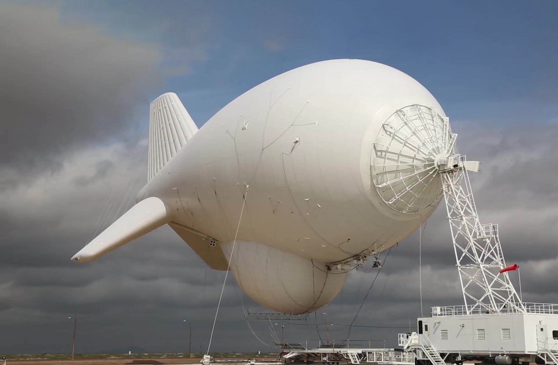 Aerostat QinetiQ. Cztery takie urządzenia trafią do Polski