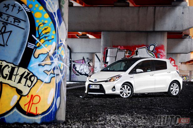 Toyota Yaris Hybrid 100 Dynamic - misja 3,4 [test autokult.pl]