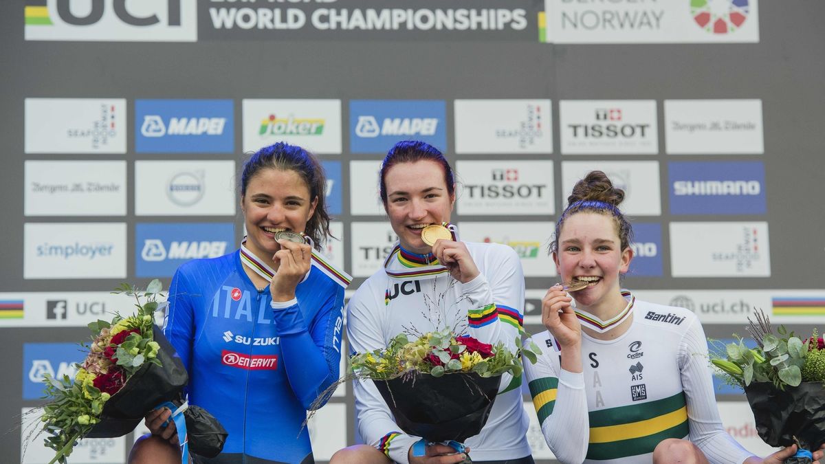 Alessia Vigilia, Elena Pirrone i Madeleine Fasnacht, medalistki w jeździe indywidualnej na czas juniorek na MŚ 2017