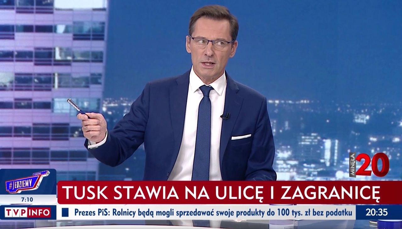 Krzysztof Ziemiec prowadził program "Minęła 20" w trakcie prounijnej manifestacji
