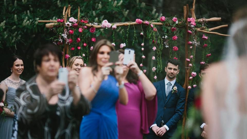 Otwarty list fotografa do gości ślubnych fotografujących telefonami 1