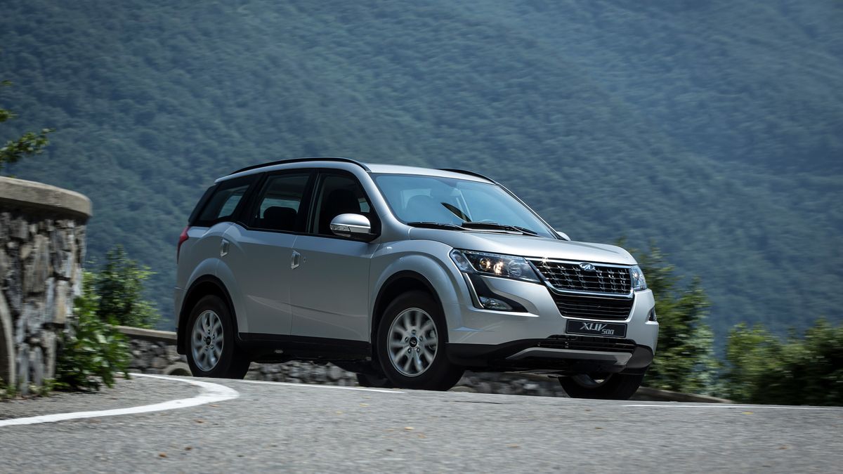 Mahindra XSUV500 W6