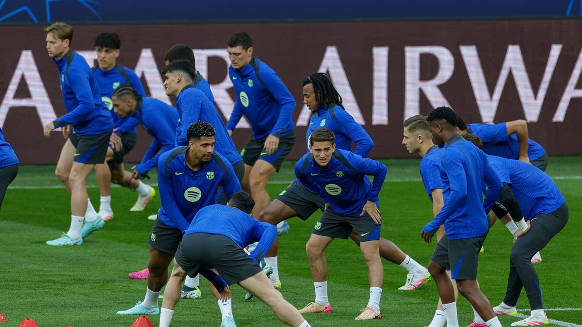 PAP/EPA / CHRISTOPHER NEUNDORF  / Na zdjęciu: piłkarze FC Barcelony