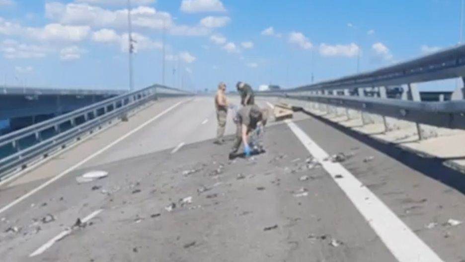 A still image taken from a handout video made available by Russia's Investigative Committee shows Russian Investigative Committee officers examining the damage on the Kerch Bridge connecting Crimea to mainland Russia, 17 July 2023. The Investigative Committee of Russia said that one of the sections of the Crimean bridge was damaged in the night of 16 to 17 July. Two civilians, a man and a woman, were killed while driving a car across the bridge; their minor daughter was injured in the incident, the statement added. Russia has blamed 'special services of Ukraine' for the 'attack', and said it launched a criminal investigation into the incident. EPA/INVESTIGATIVE COMMITTEE OF THE RUSSIAN FEDERATION -- BEST QUALITY AVAILABLE -- MANDATORY CREDIT -- HANDOUT EDITORIAL USE ONLY/NO SALES Dostawca: PAP/EPA.