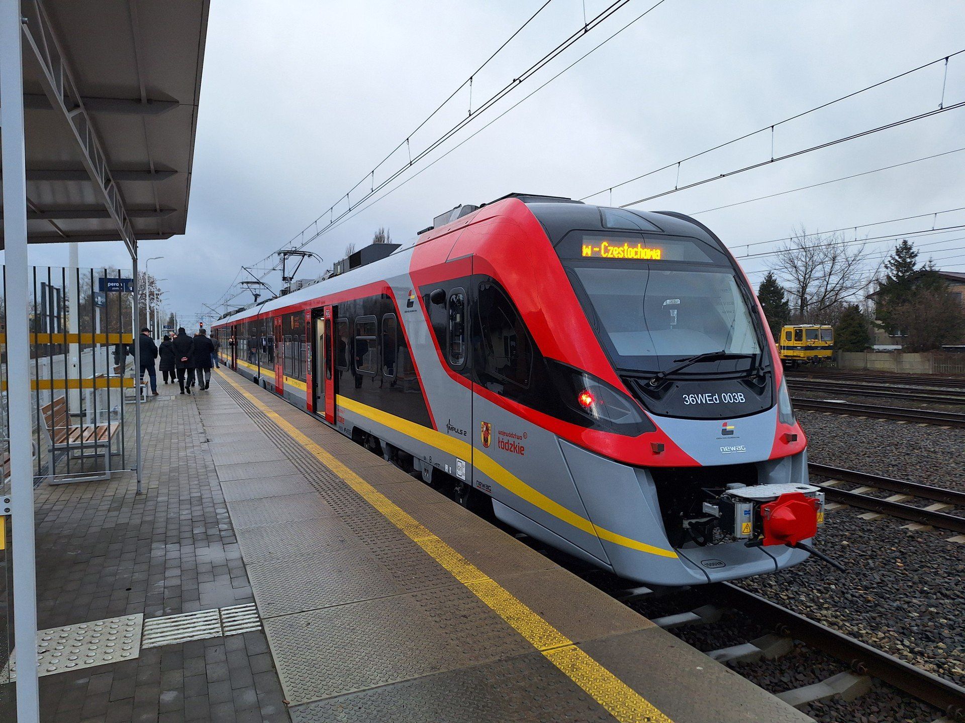 Pociągi ŁKA nie dojadą do Warszawy Centralnej z powodu montażu trapezu