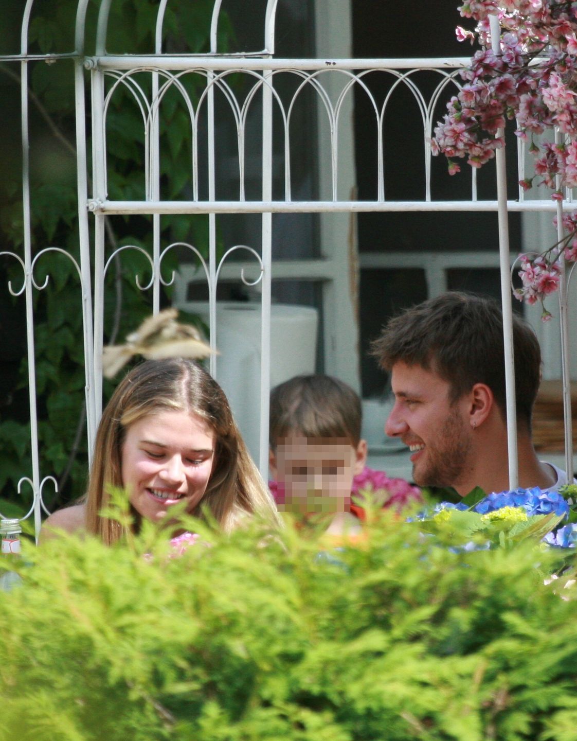 Maciej Musiał z partnerką