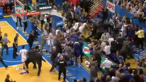 Wielkie zamieszanie podczas meczu NCAA. Fruwały pięści, zawodnicy rzucili się sobie do gardeł