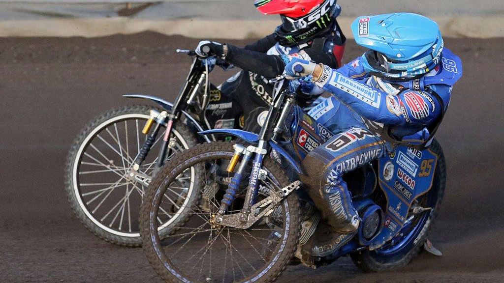 WP SportoweFakty / Jarosław Pabijan / Na zdjęciu: Tai Woffinden kontra Bartosz Zmarzlik