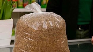 Sprzedawczyni z ogrodniczego miała pod ladą nielegalny tytoń. Zaufani klienci kupowali go na kilogramy