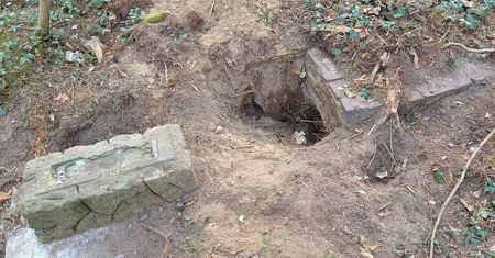 "Haniebny akt". Szokujący widok na cmentarzu koło Jarocina