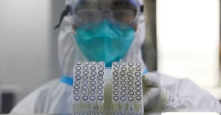 Rewolucyjne testy na koronawirusa. Wykryją nosiciela, zanim zacznie zarażać