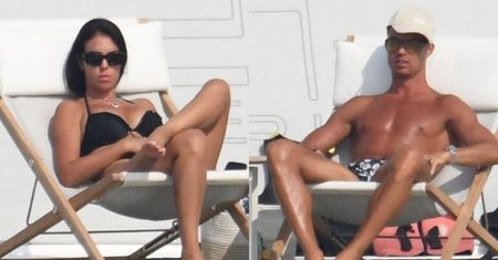 "Idealne" wakacje Georginy Rodriguez i Cristiano Ronaldo: wylegiwanie się na jachcie, kąpiele i zero rozmów (ZDJĘCIA)