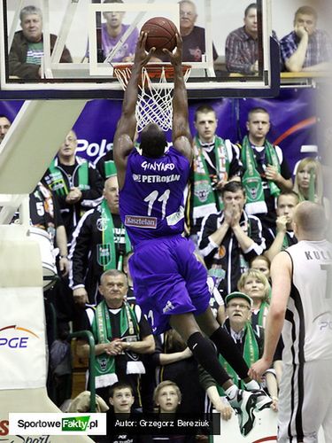 Sezon w Anwilu był pierwszym i ostatnim Ginyarda w Polsce