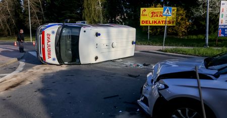 Ratując innym życie, muszą skakać na głęboką wodę. Wszystko przez przepisy