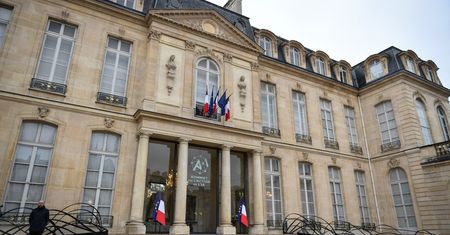 Nagły szczyt we Francji. Niektórzy zostali pominięci. "Ułatwienie"
