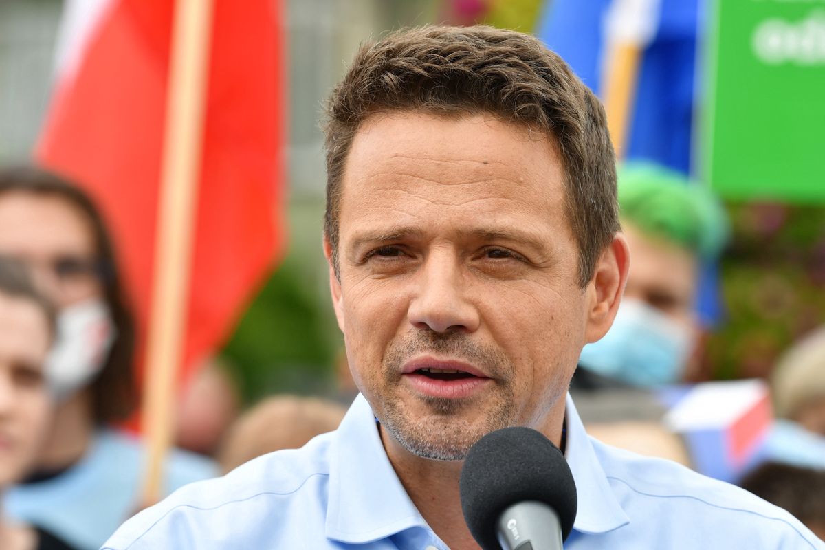Wybory prezydenckie 2020. Rafał Trzaskowski podczas spotkania z wyborcami. W II turze Trzaskowski rywalizuje z ubiegającym się o reelekcję prezydentem RP Andrzejem Dudą.