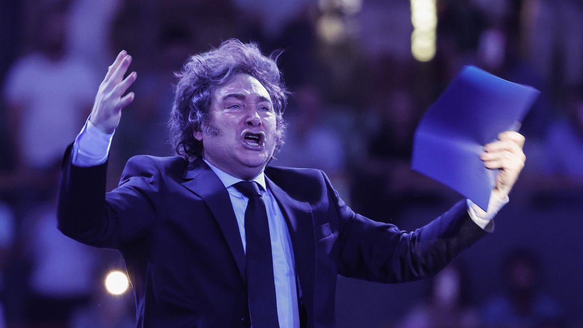 Javier Milei attends Madrid Economic Forum 2025
epa12164489 Argentina's President Javier Milei speaks at the closing of the Madrid Economic Forum 2025, an economic congress attended by economists and politicians close to the right and far-right in Madrid, 08 June 2025.  EPA/SERGIO PEREZ 
Dostawca: PAP/EPA.
SERGIO PEREZ
politics, podium, mic, flag, government