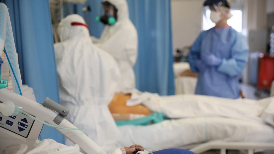 Koronawirus. Chirurg o operowaniu chorych na COVID-19: to wyzwanie