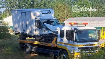 Zakręt: Auto dostawcze wypadło z jezdni na trasie S17