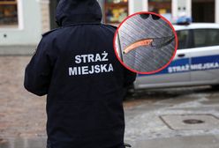 Rzucił się na radiowóz Straży Miejskiej. Wykrzykiwał też groźby