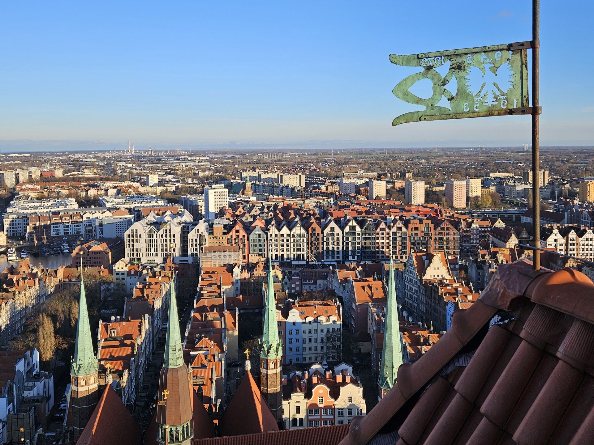 Z Wieży Mariackiej można zobaczyć panoramę Gdańska