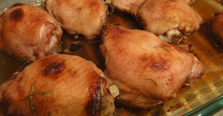 Pieczony udziec z kurczaka w roztworze (samo ciemne mięso)