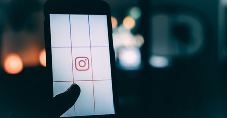 Instagram i głupawe żarty z pandemii. Serwis stanowczo interweniuje